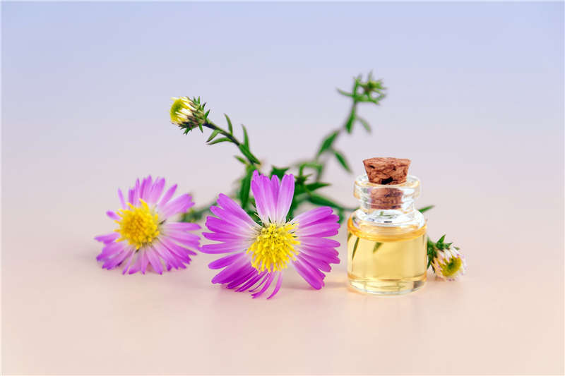 香精賦予洗發(fā)水香味，適合應(yīng)用到洗發(fā)水中的香精